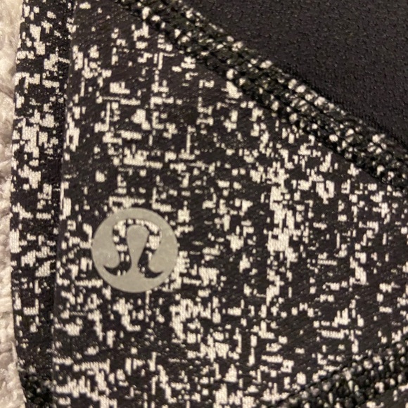 Lululemon crops - Picture 3 of 4